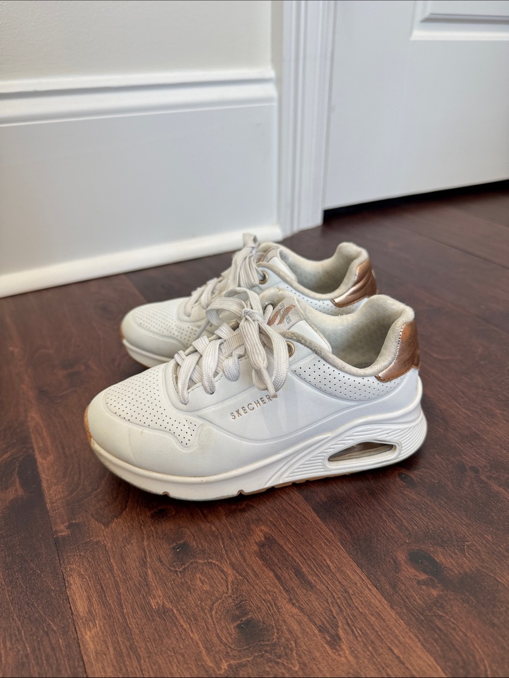 Skechers Girls White Sneakers Athletic Shoes Rose Gold Accents size 11.5
